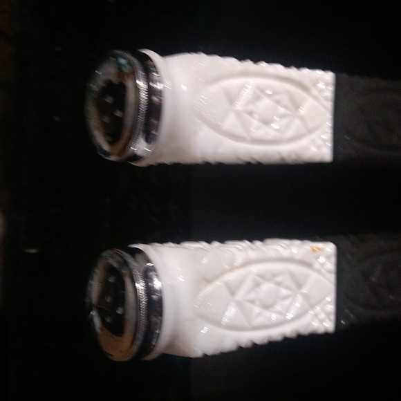 Milk Glass Salt and Pepper Shakers Atomic Pattern - Picture 2 of 11
